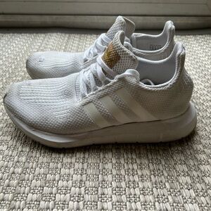Adidas women’s swift run 1.0 shoe white size 7